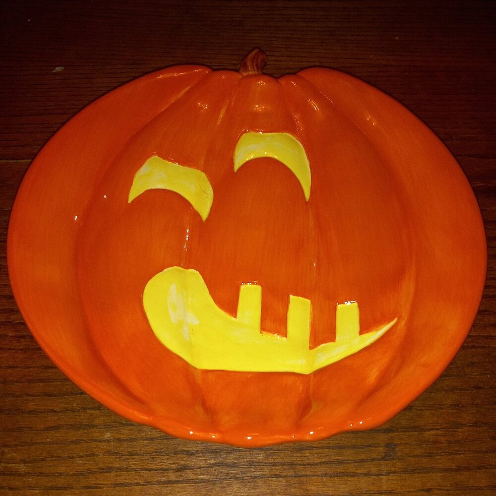 The Sakura Table Haunted Hideaway 3D Pumpkin Jack O Lantern Plate